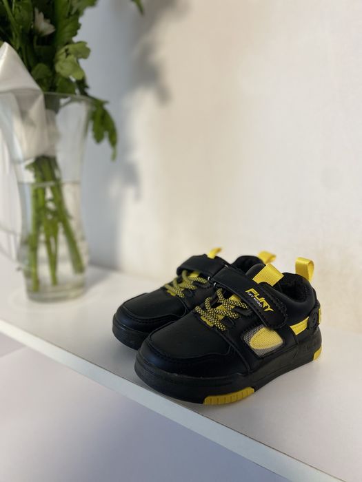 Дитячі кросівки з підсвіткою лед