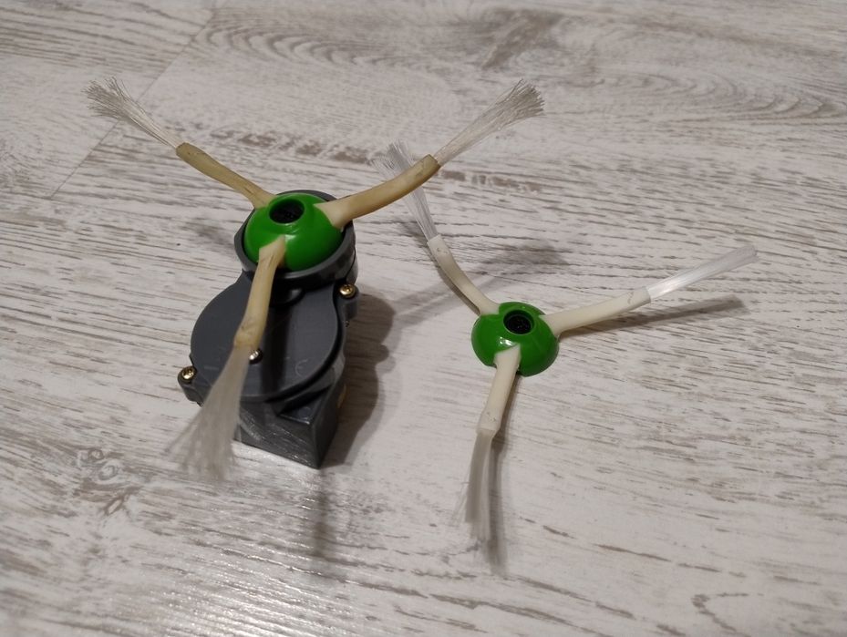 Moduł szczotki bocznej Irobot Roomba i7 z zapasową Nową szczotką