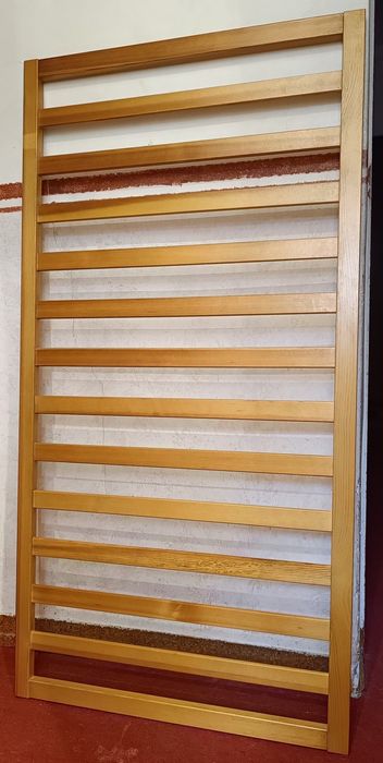 Berço para criança em pinho