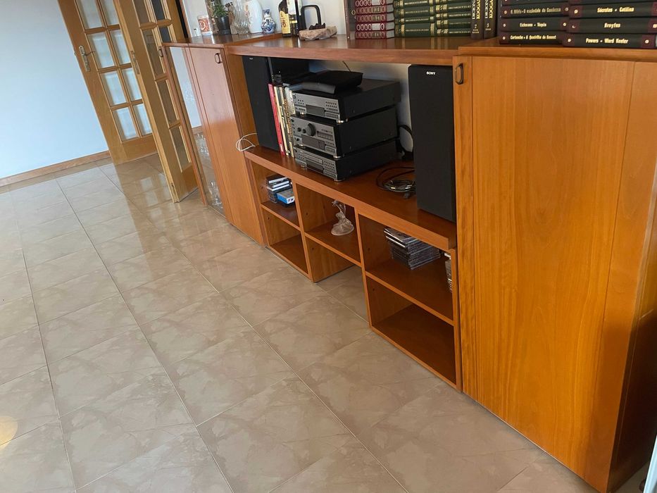 Aparador de sala modular em madeira - excelente arrumação