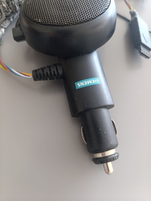 Microfone com carregador veicular da Siemens