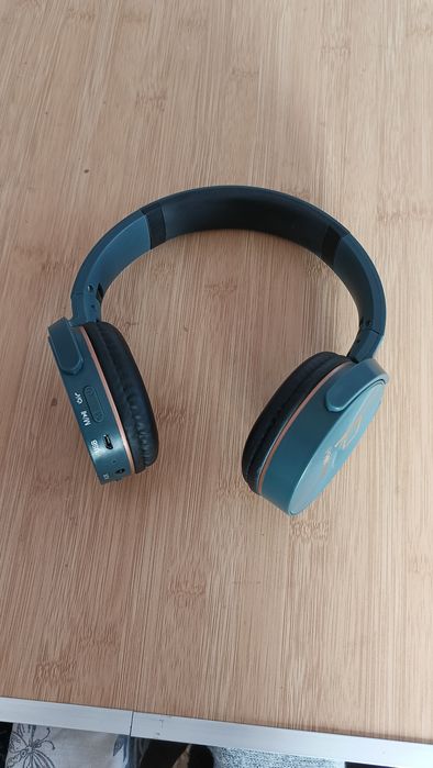 Наушники блютуз.