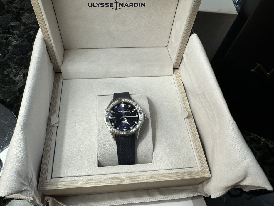 Новые стоят 700 тыс грн.NEW ULYSSE NARDIN. Nobles