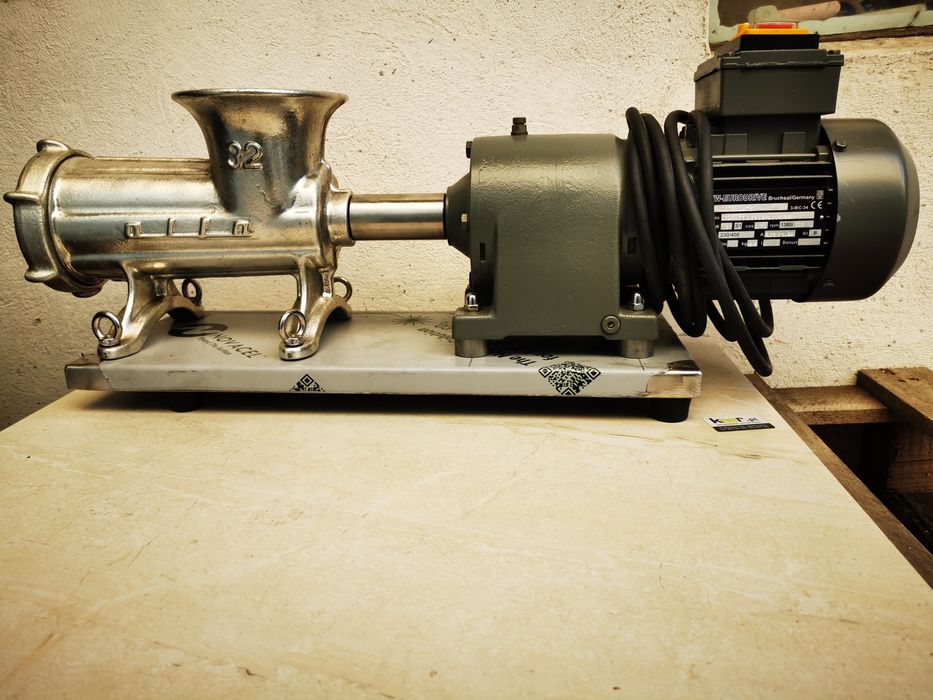 Maszynka do mięsa Alfa 32 na silnik z motoreduktorem 220/380 Nowa Wilk