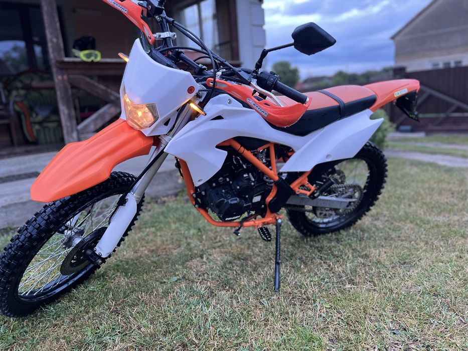 Продам мотоцикл crdx 200