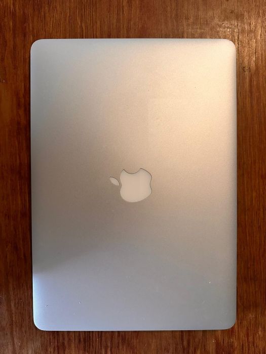 MacBook Air 13 (SSD 250 GB) com capa e carregador