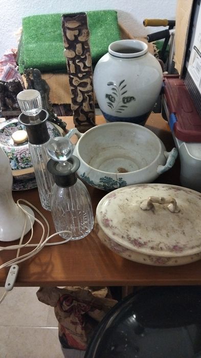 Porcelanas antigas e de pau preto