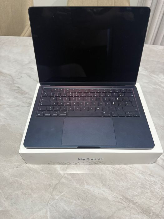 MacBook Air M2 245gb
