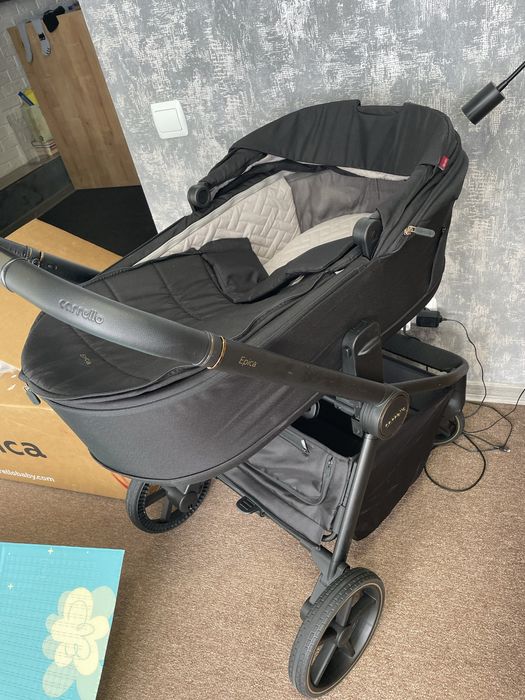 Продаємо нашу Carrello Epica 2 в 1 у чорному колярі .