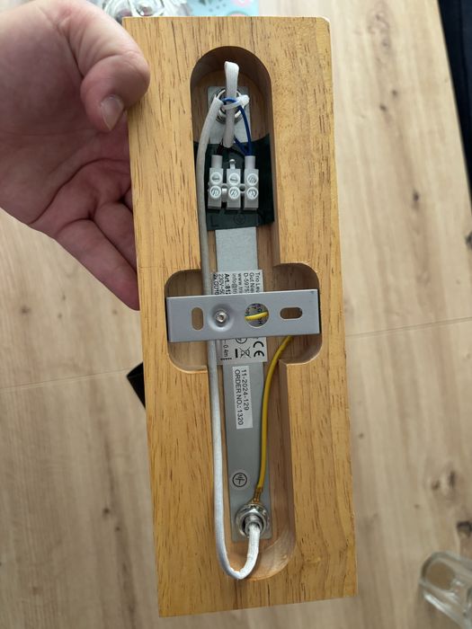 Lampa sufitowa bądź ścienna.,