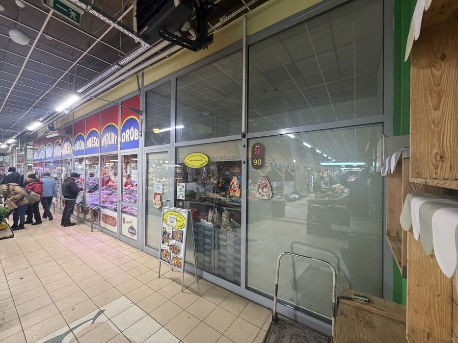 Sprzedam  lub wynajme lokal handlowo-uslugowy w centrum handlowym Szembeka