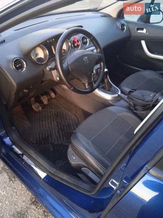 Автомобіль Пежо 308