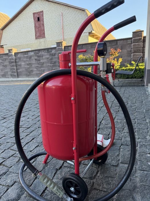 Мобільний піскоструминний сифонний апарат 38 літрів