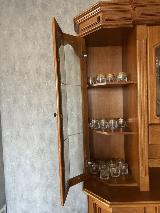 Продам дубовий сервант, стінка, вітрина