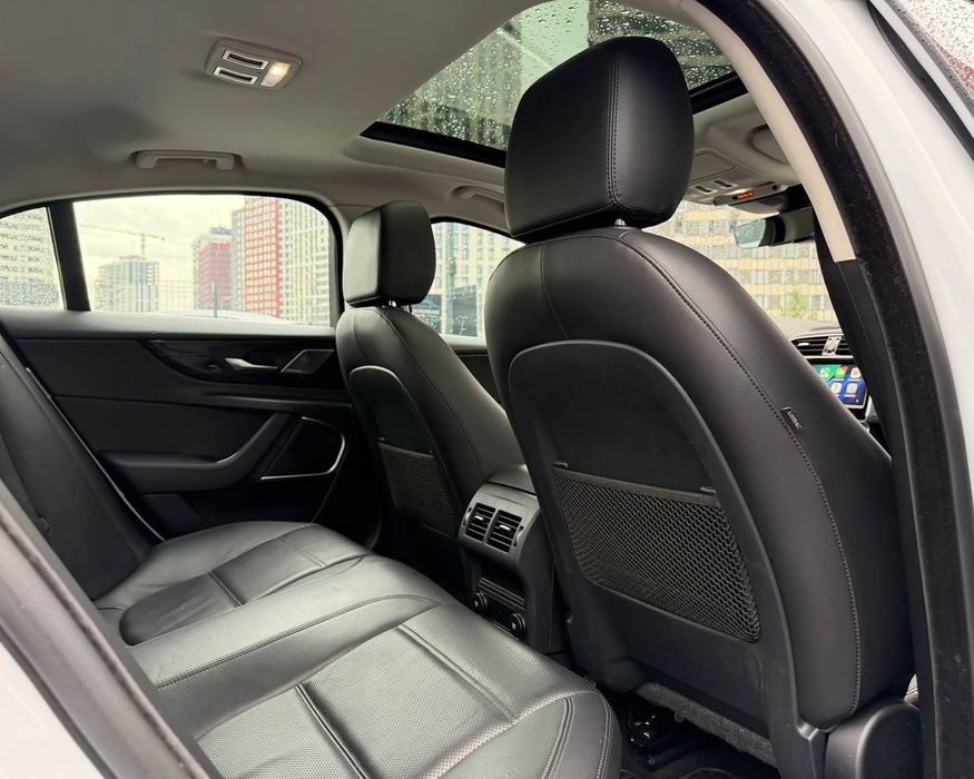 Продаж гарного Jaguar XE