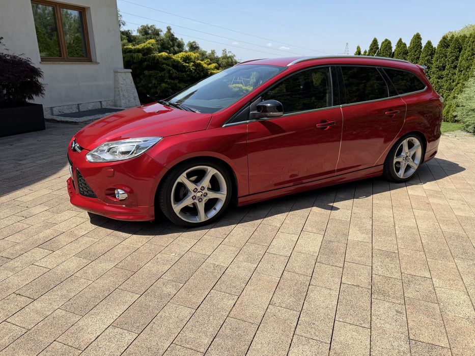 Ford Focus St 2012 photo 2