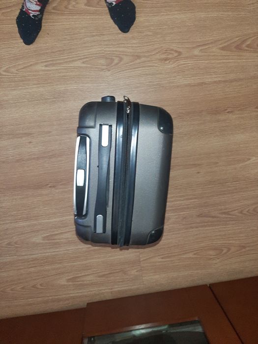 Продам дорожный чемодан.