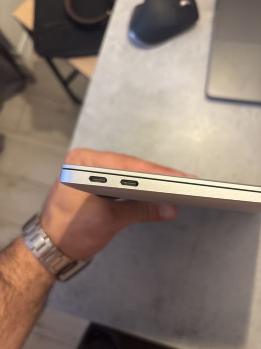 MacBook Air 13 Retina 2020 / Intel Core i5 / 8 GB