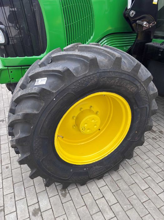 John Deere 6820 з фронтальним навантажувачемTrima