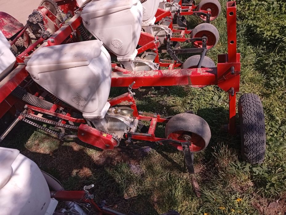 Продам сівалку СУ 8 СТ в відмінному стані , як нова з транспортним і сигналізацією