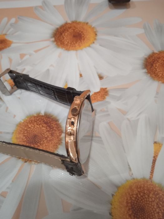 Продам наручные часы ,,Avon