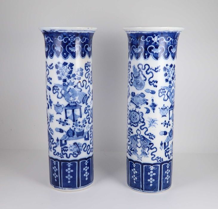 Par de jarras canudo porcelana azul e branca