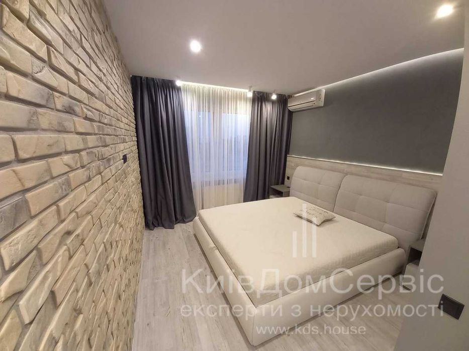 Продаж 3к ЖК Амурський Юлії Здановської ( Ломоносова)