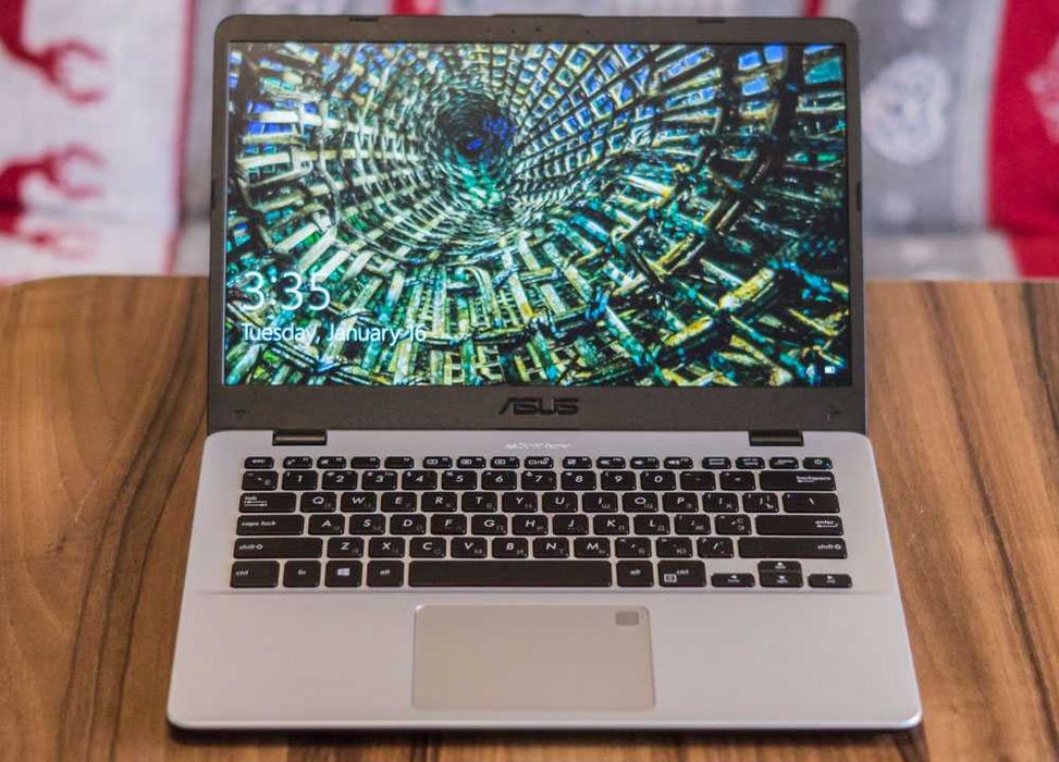 Надежный Asus VivoBook для работы и развлечений
