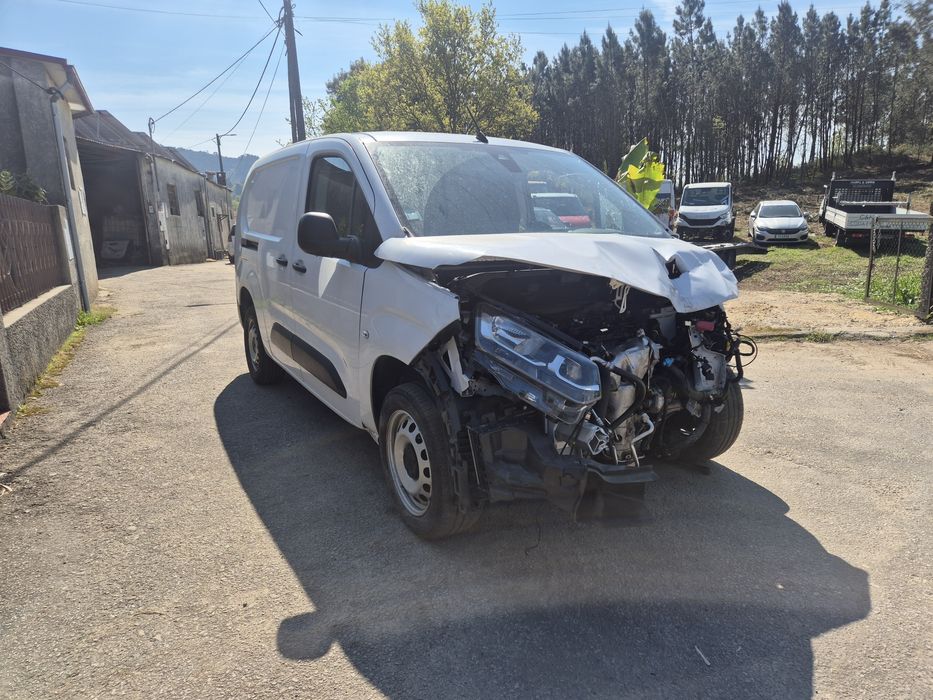 Vendo Toyota Proace city salvado C/Iva 3lug