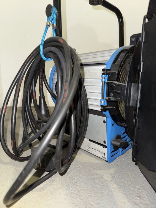 Lampa żarowa filmowa Arri 2kw + zapasowa żarówka