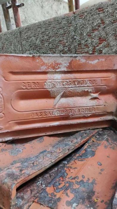 Telhas Usadas - Cerâmica Passadouro