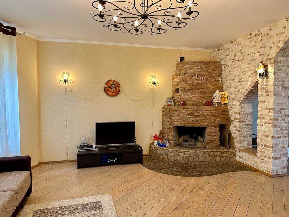 Будинок з ремонтом, меблями і технікою в передмісті Києва