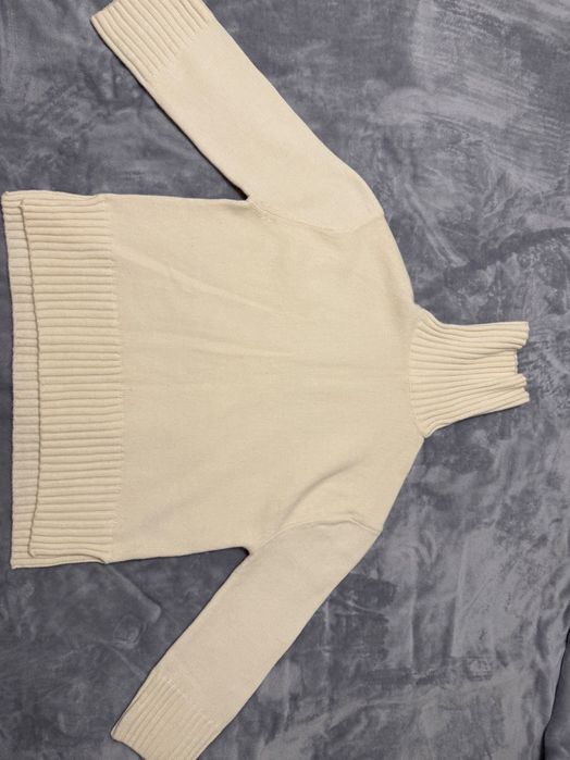 Молочний светр H&M