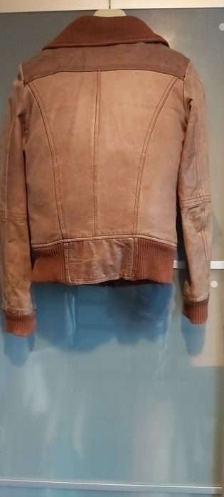 Blusão de pele, com fecho, impecável,, Berska, S/M