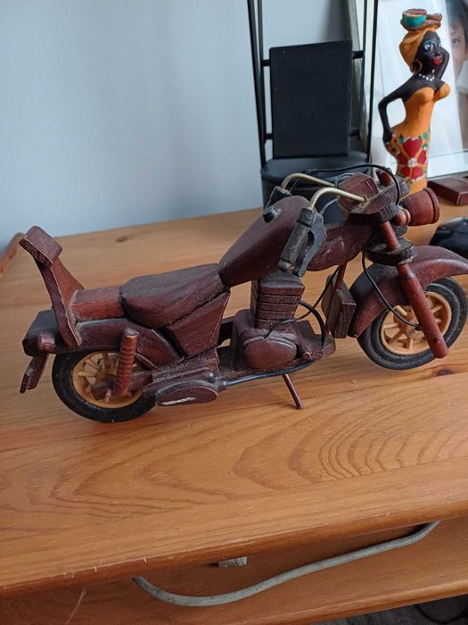 Mota e Carro em madeira para decoração