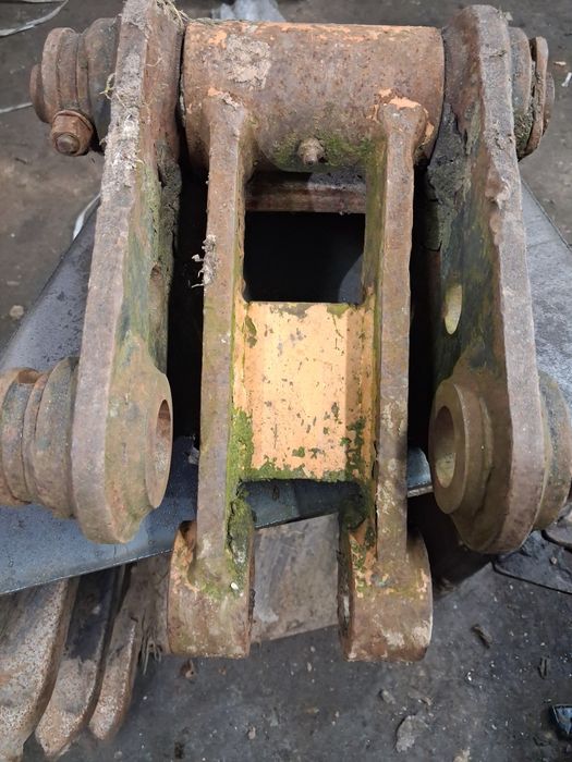 Szybkozłącze do koparki łyżki kubota case yanmar jcb sworznie fi35