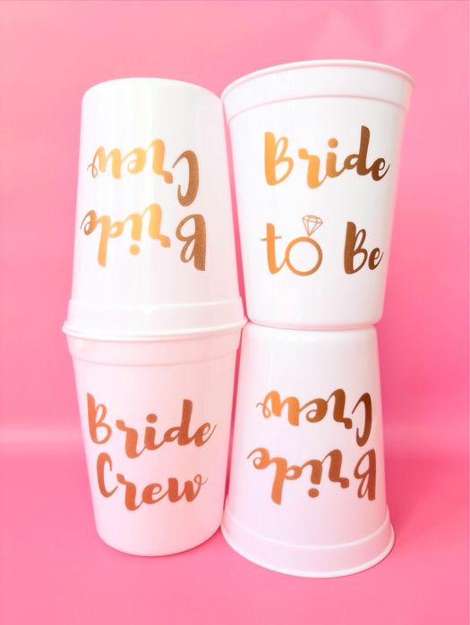 Стакани/ бокали/тарілки/серветки/скатертина  на дівич-вечір