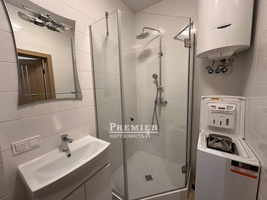 Сдам на коротки/долгий Студия 2 ой этаж генуэзской 3 а, 26 жемчужина