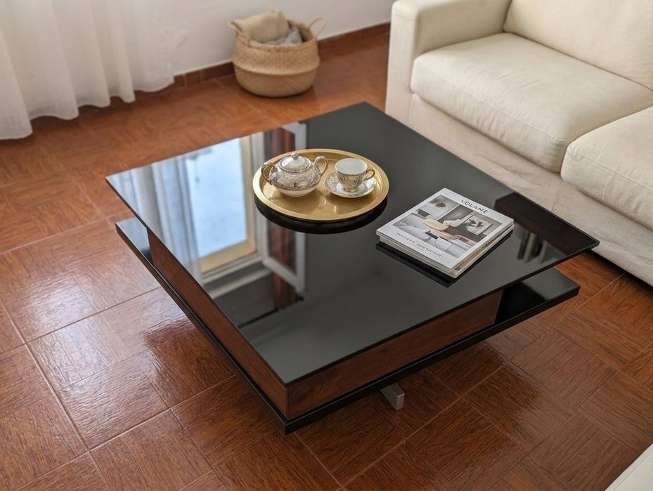 Mesa de centro moderna lacada a preto 80x80cm com gavetas em nogueira maciça e tampo vidro 10mm