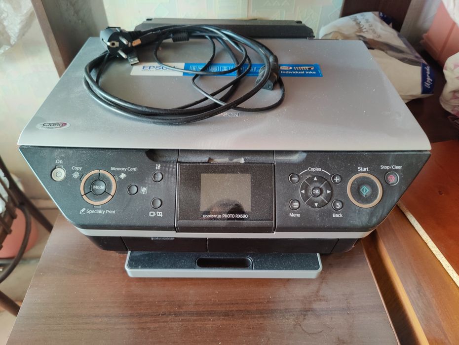 Багатофункціональний пристрій Epson Rx 690 + СНПЧ