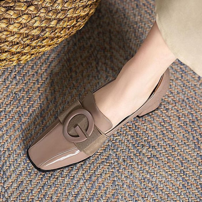 Damskie mokastny buty khaki beżowy lakierowane