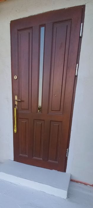 Drzwi zewnętrzne drewniane