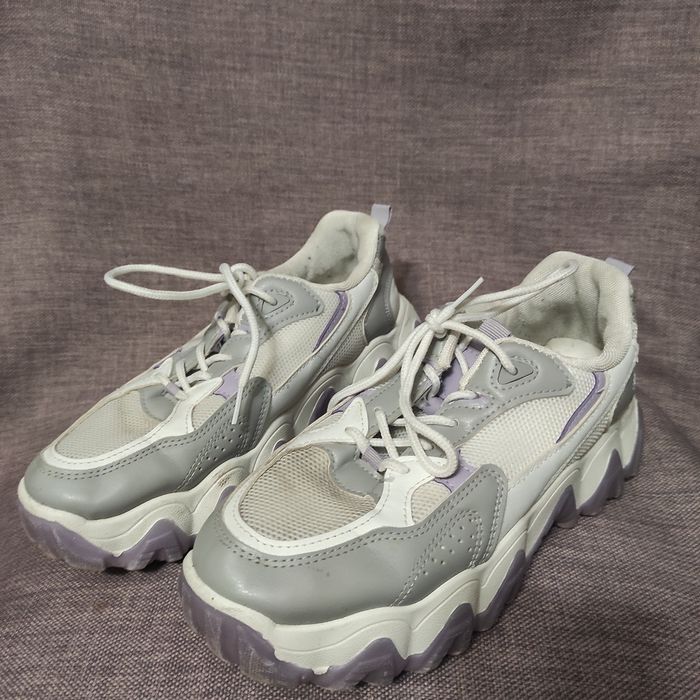 Buty sportowe na platformie