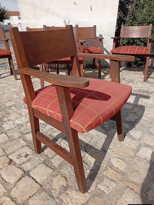 Cadeiras em madeira