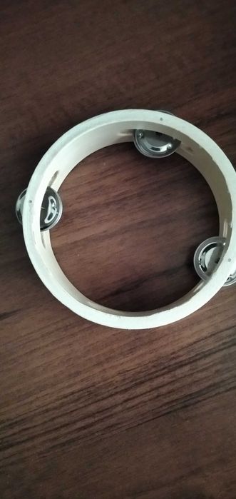 Игрушечный бубин .