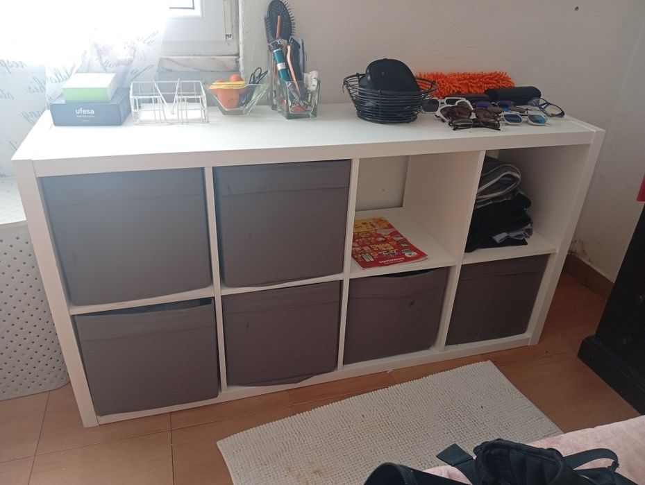 Quarto casal cama e cômoda