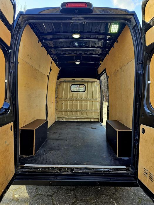 Dostawczak na wynajem wynajem busa van do wynajęcia Auto Woźniak