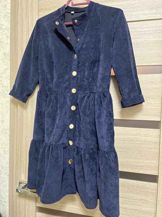 Сукня гарна на дівчинку.