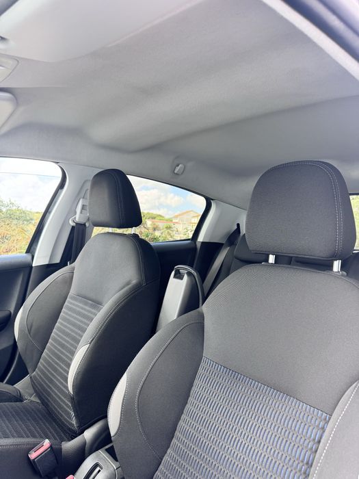Peugeot 208 — fotografia 12