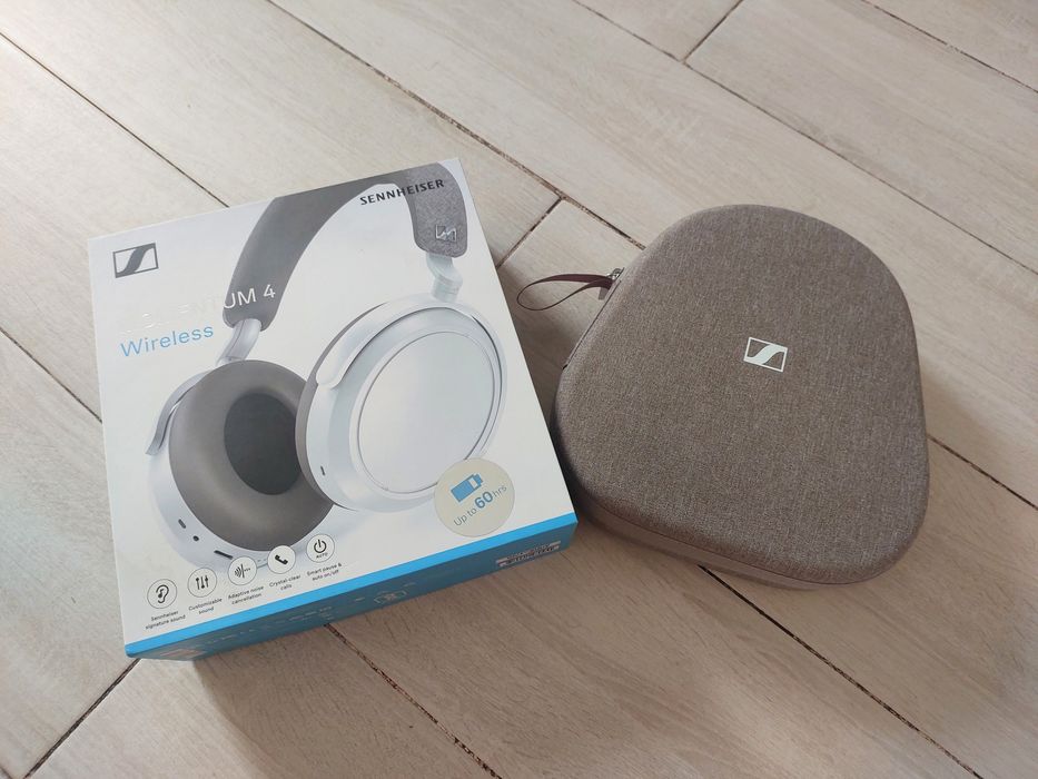 Навушники Sennheiser Momentum 4